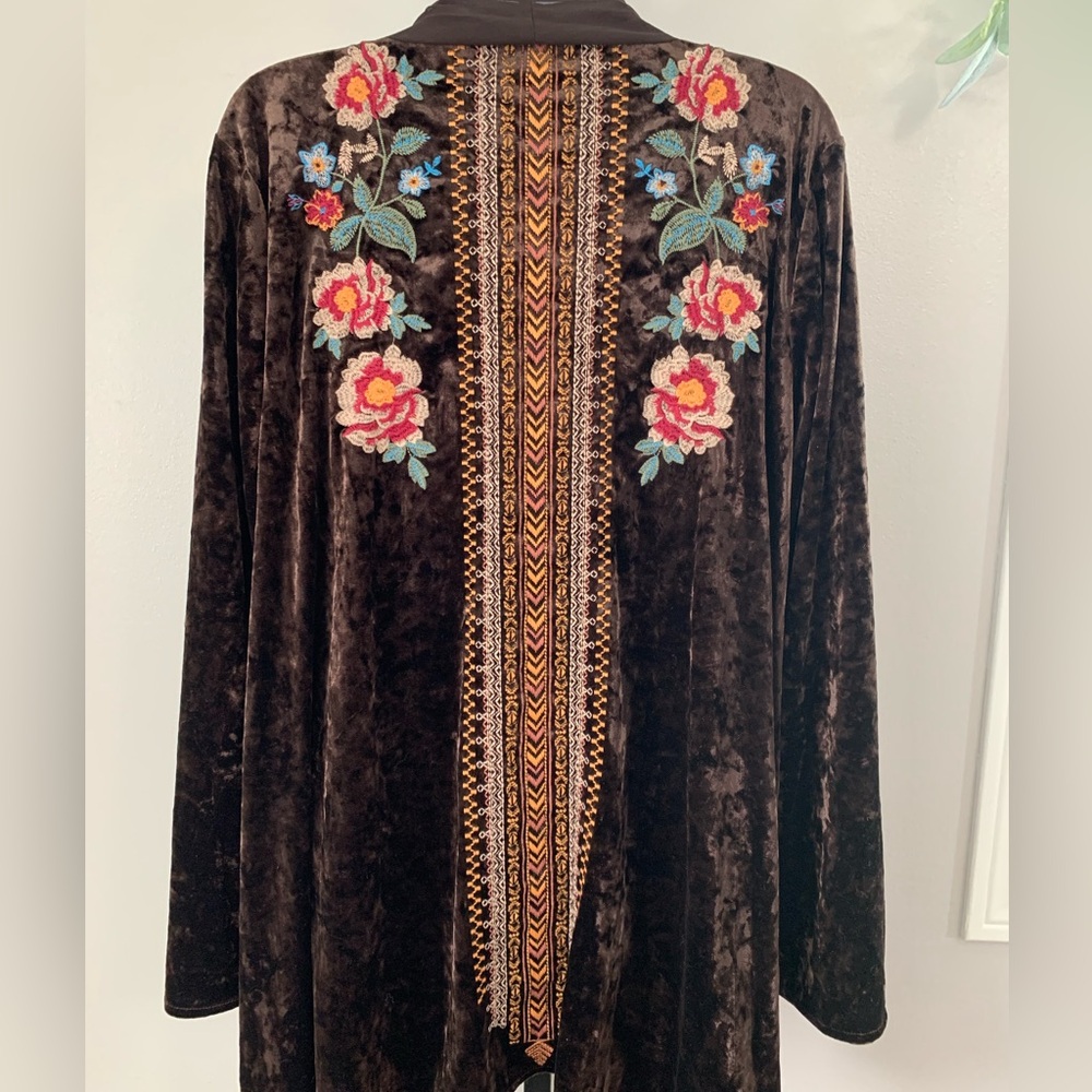 ANDREE BY UNIT Brown Velvet Embroidered Kimono - Picture 3 of 16